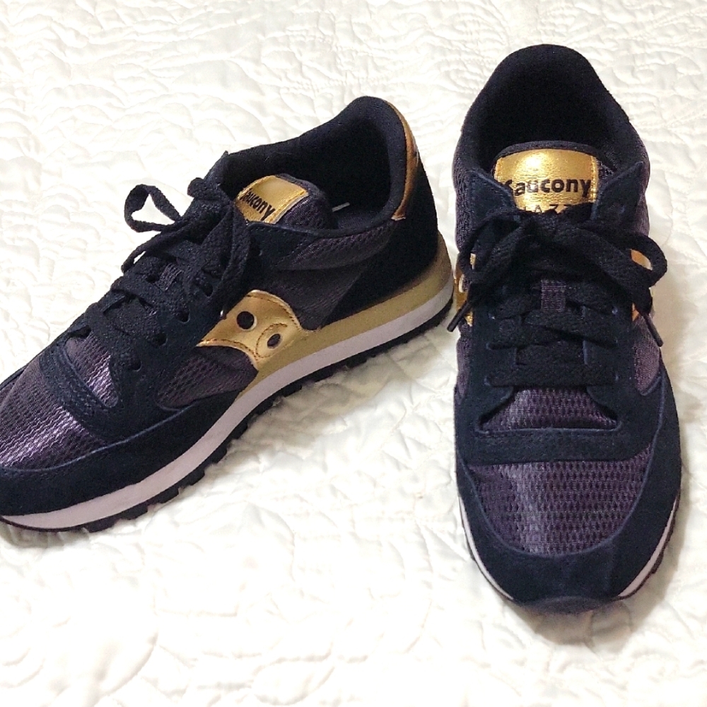 Saucony Jazz  Black and Gold Sneakers Retro Design